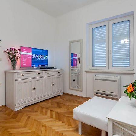 Chic Apartment In Center Split Ruang foto