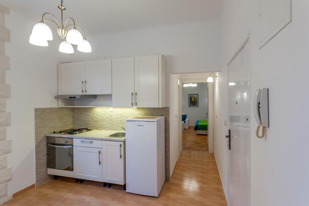 Chic Apartment In Center Split Ruang foto